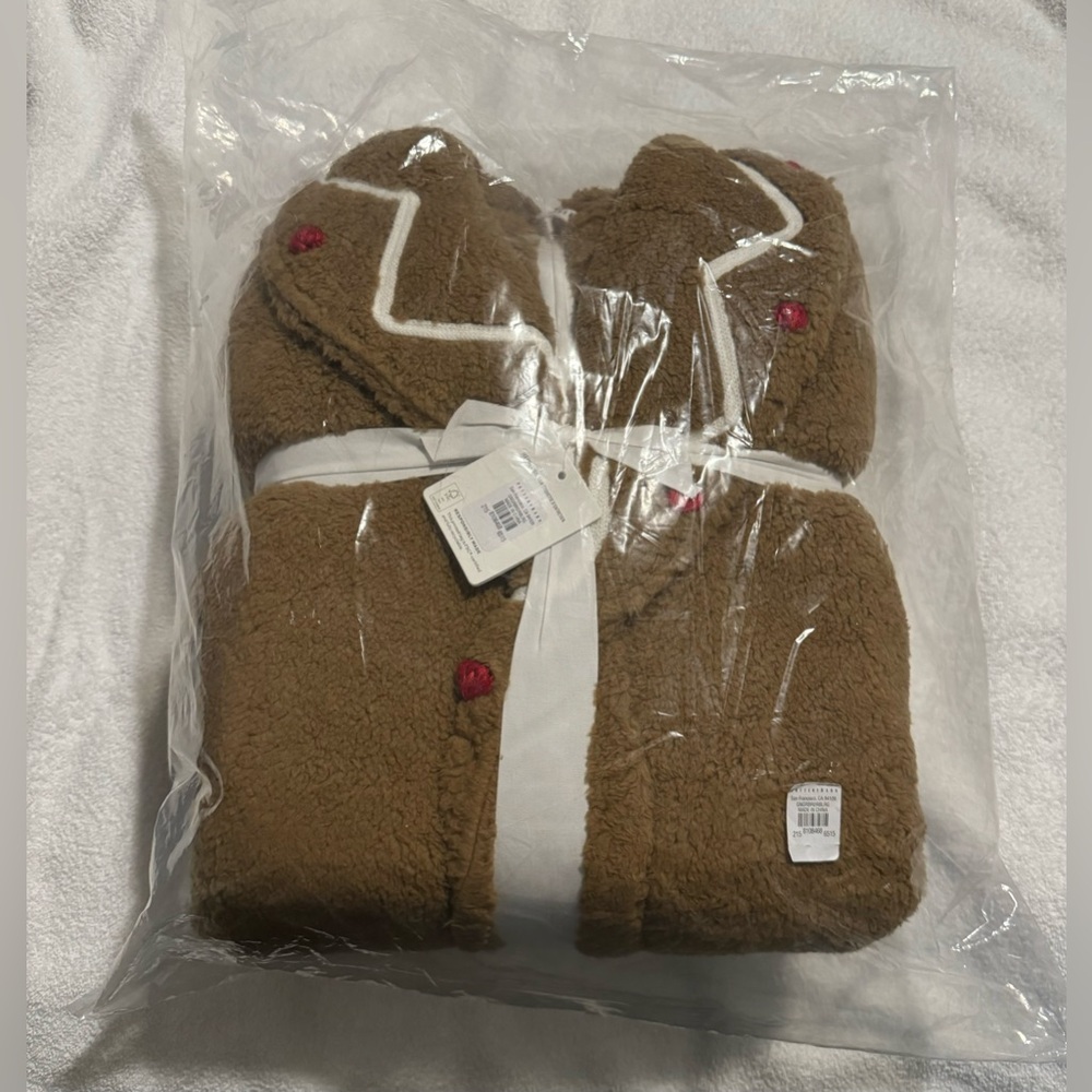#610 - Pottery Barn Unisex Gingerbread Cozy Plush Teddy Bear Holiday Robe - Picture 4 of 15